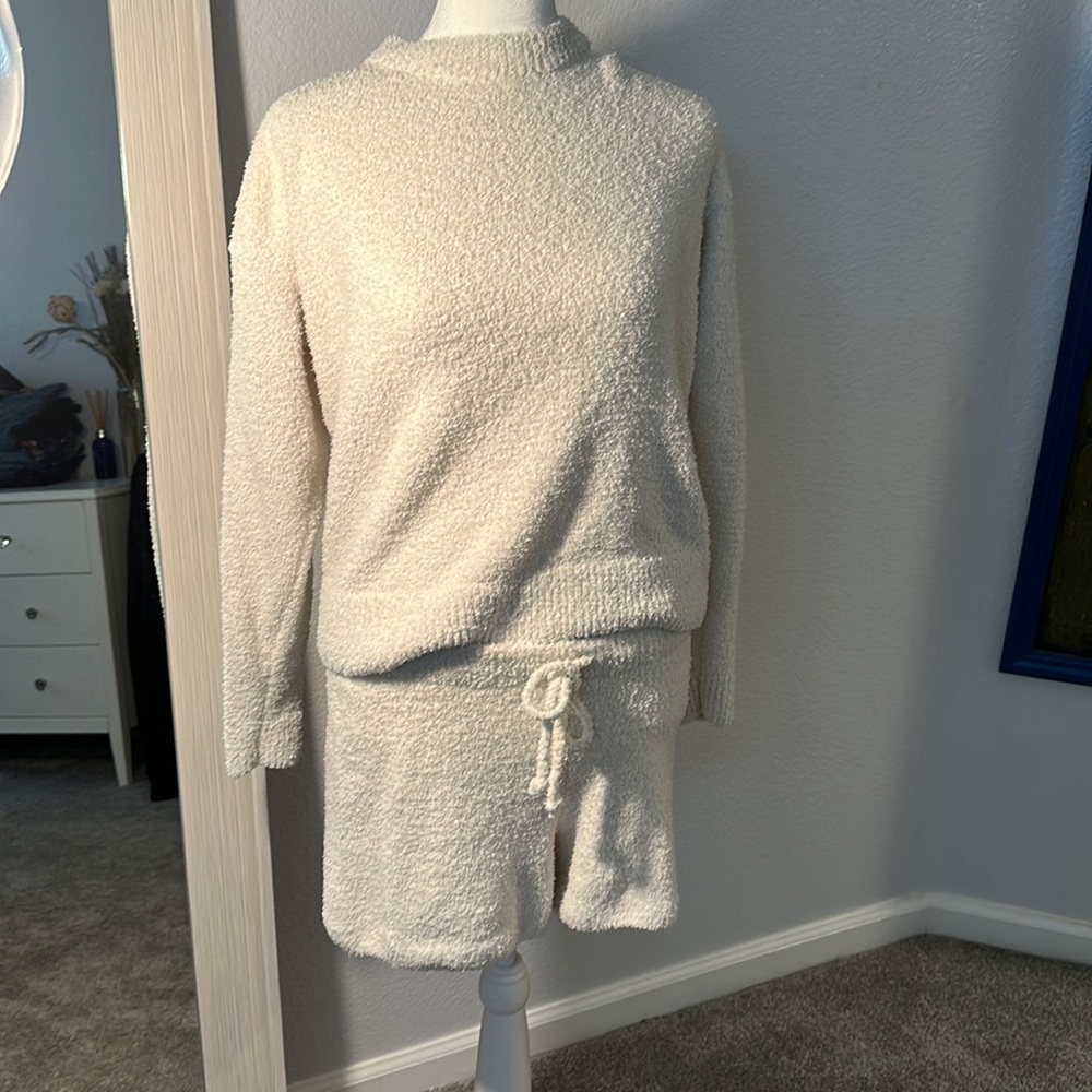 New UniQlo lounge set.  Shorts and long sleeve top.  Super short.  Size XS.